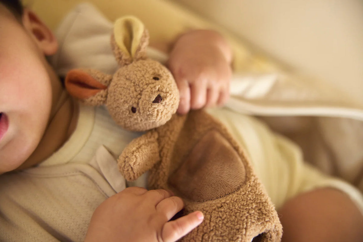 Doudou chupetero Kangaroots · Jollein
