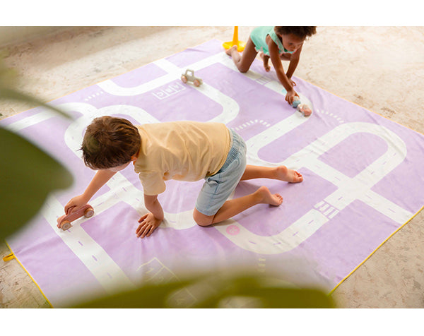 Toalla microfibra con juego "Carretera" · Quut