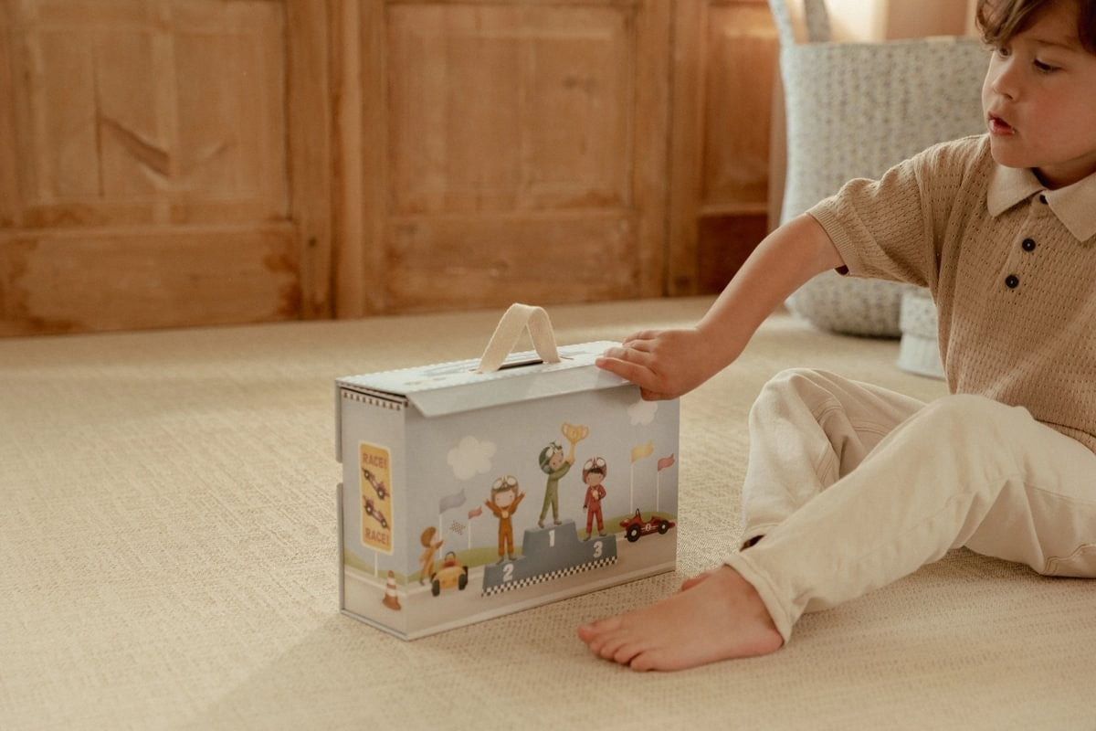 Caja de juego con pista carreras FSC · Little Dutch