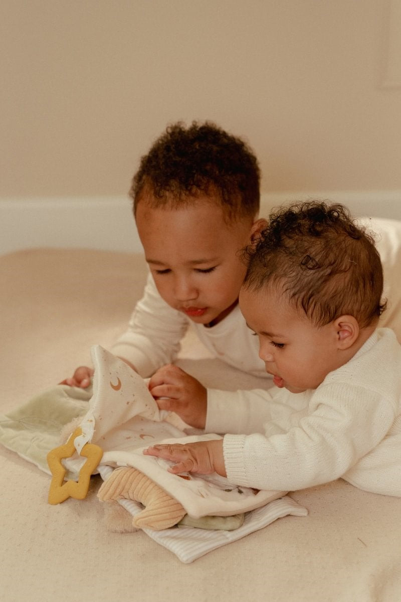 Libro blandito actividades Newborn Natural · Little Dutch