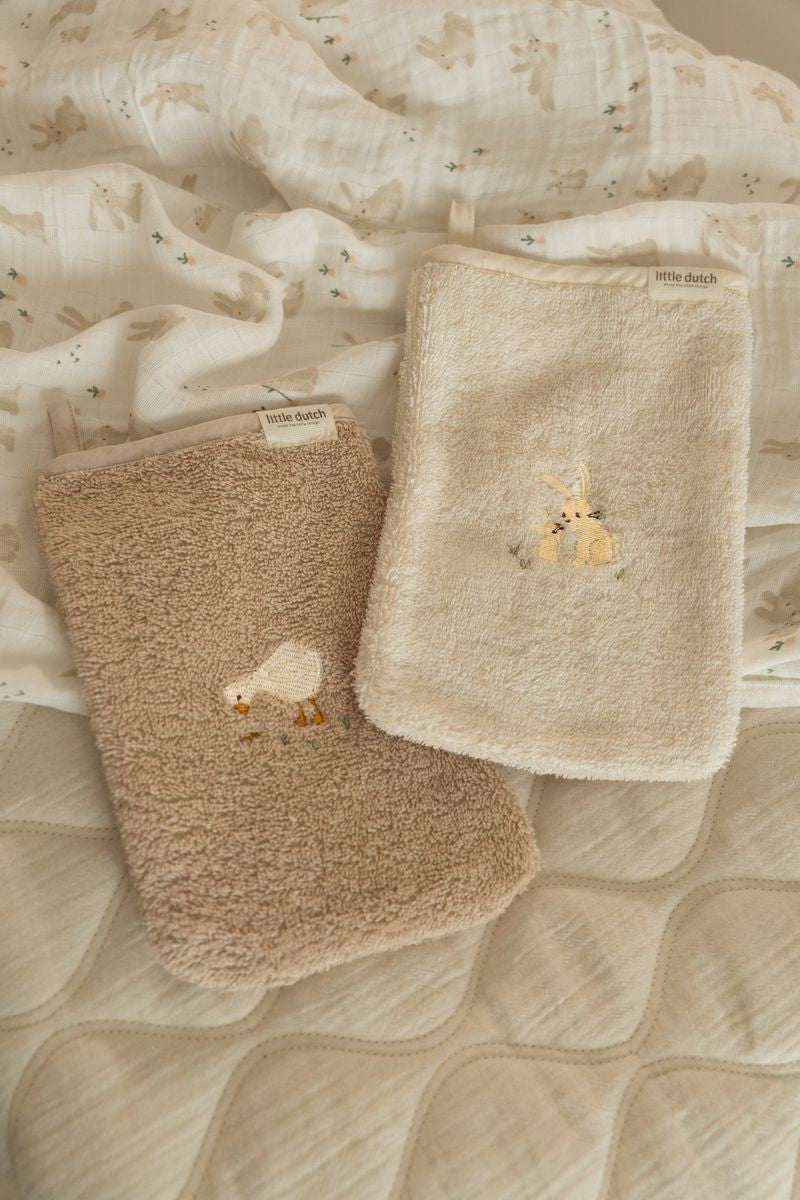 Set de manoplas bordadas para baño · Little Dutch