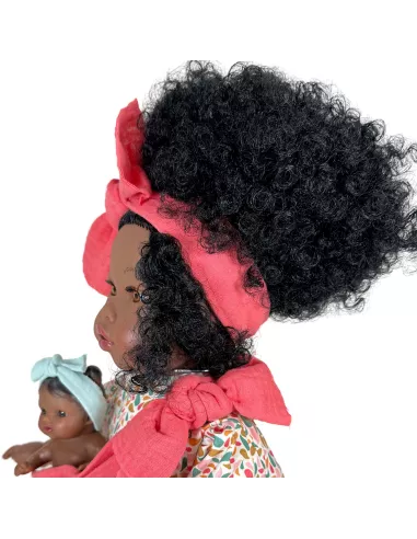 Muñeca Alika con bebé Curly Hair · Nines d'Onil