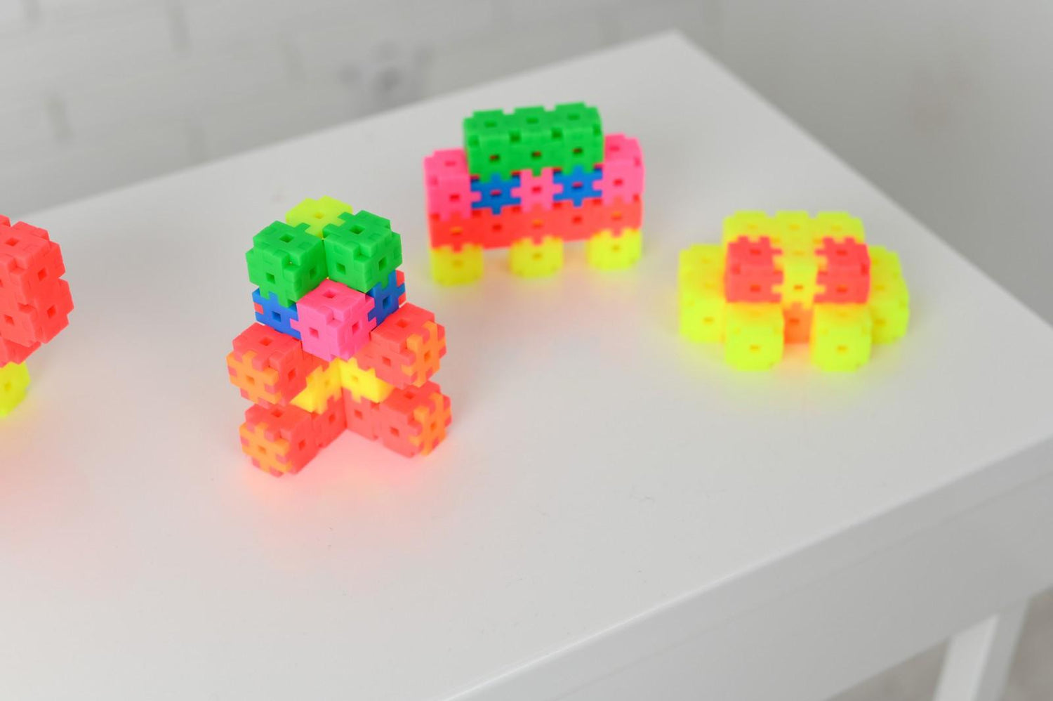 Basic Neon Travel Box (250 piezas) · Meli